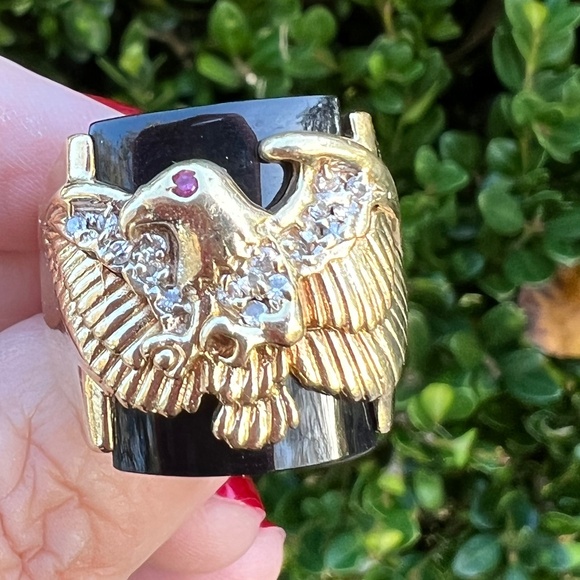VINTAGE SOLID 10K YELLOW GOLD ONYX ? EAGLE DIAMOND RUBY MEN’S RING LARGE HEAVY